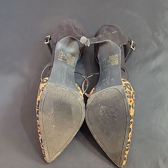 CHRISTIAN SIRIANO LEOPARD PRINT ADJUSTABLE ANKLE STRAP POINTED TOE SHOE - Picture 15 of 16